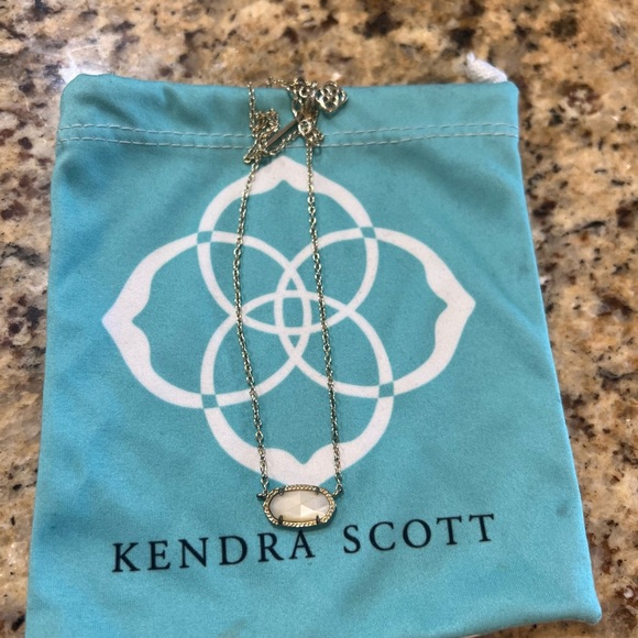 Elisa Gold Pendant Necklace in Ivory Mother-of-Pearl - Picture 3 of 6